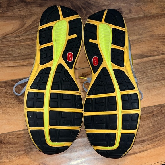 Nike Livestrong running shoes - Picture 3 of 6